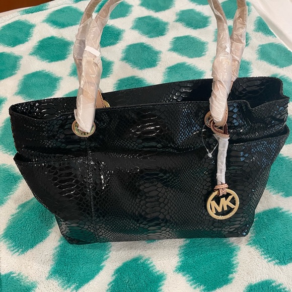 Michael Kors Shiny Black Snake-Pattern Tote 👜 - Picture 1 of 7